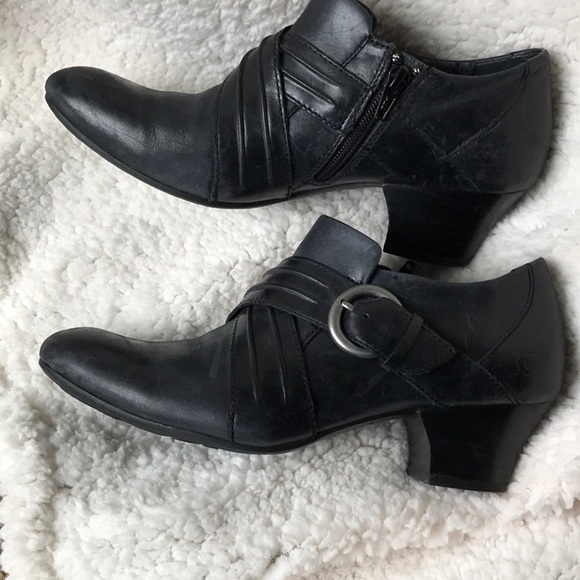 Born Ankle Boot with side zip - Size 8 - Picture 3 of 3